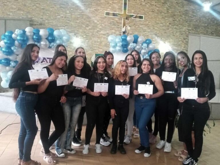 ATB y Superatec se alían Apoyaron académicamente a 30 futuros emprendedores (1)