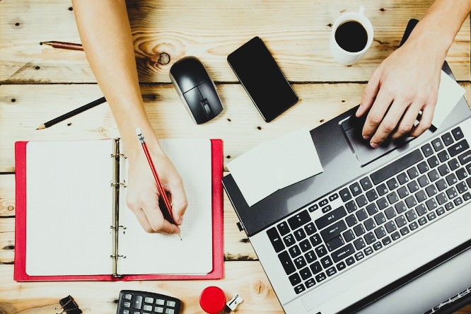 Luis Alberto Pérez González - Atención freelancers ¡Estrategias clave para unas finanzas personales robustas! - FOTO