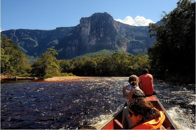 Javier Marcano Tabata | Experiencia de Hacer Rafting en Canaima