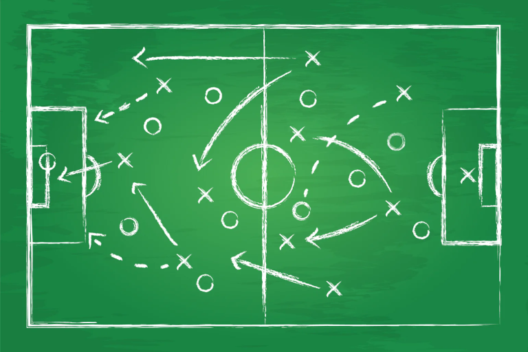 Alfredo Román Parra: Tácticas y Formaciones que Definen el Fútbol Moderno