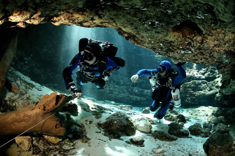 Alfredo Román Parra Yarza | Explorando el Abismo Azul