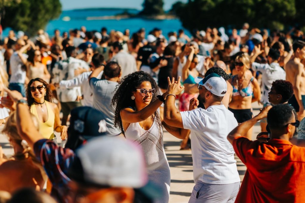 Wilson Alexander Pabon | Guía Definitiva para Sobrevivir (y Disfrutar) un Festival de Salsa de 3 Días