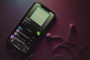 Carlos Julio Heydra Castillo - Playlists; El nuevo escenario del éxito musical digital - FOTO